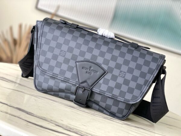 [REP 1:1] Louis Vuitton Monogram Eclipse Montsouris Messenger Shoulder Unique Bag For Women M46685 2 - 34cm