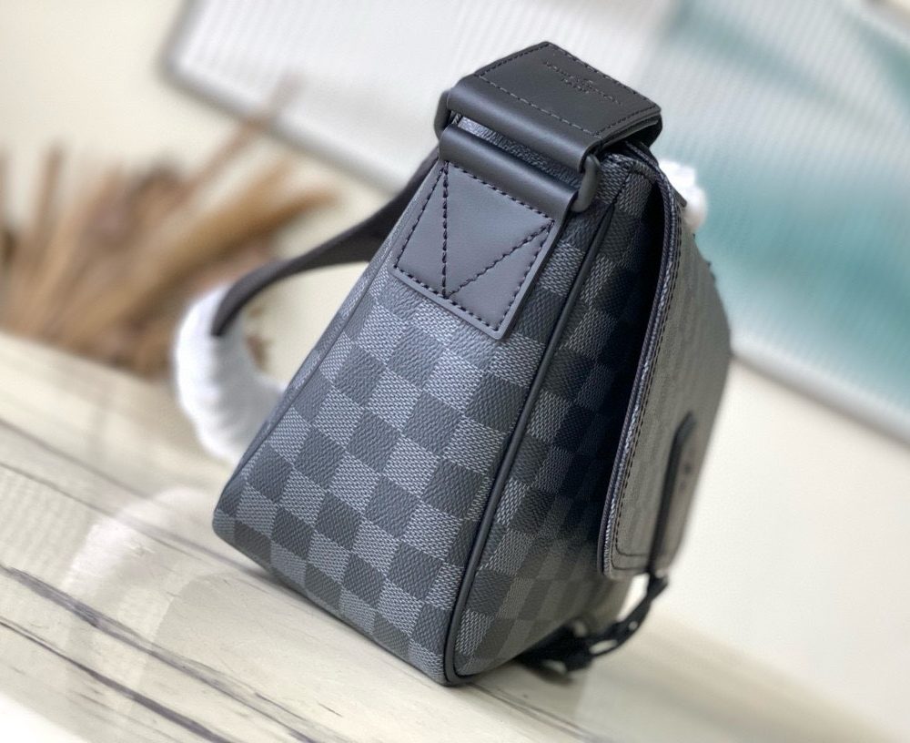 [REP 1:1] Louis Vuitton Monogram Eclipse Montsouris Messenger Shoulder Unique Bag For Women M46685 2 - 34cm