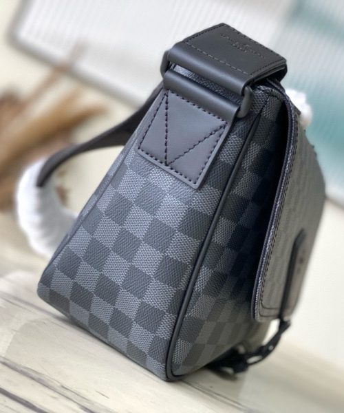 [REP 1:1] Louis Vuitton Monogram Eclipse Montsouris Messenger Shoulder Unique Bag For Women M46685 2 - 34cm