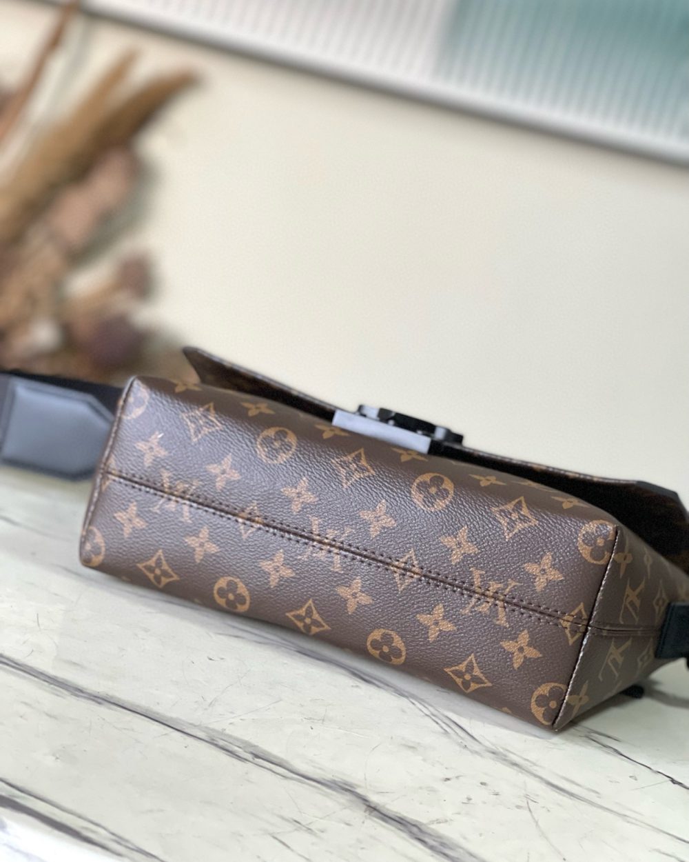 [REP 1:1] Louis Vuitton S Cape Messenger Monogram Eclipse Unique Bag For Unisex M46794 3 - 28cm