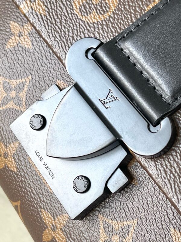 [REP 1:1] Louis Vuitton S Cape Messenger Monogram Eclipse Unique Bag For Unisex M46794 3 - 28cm