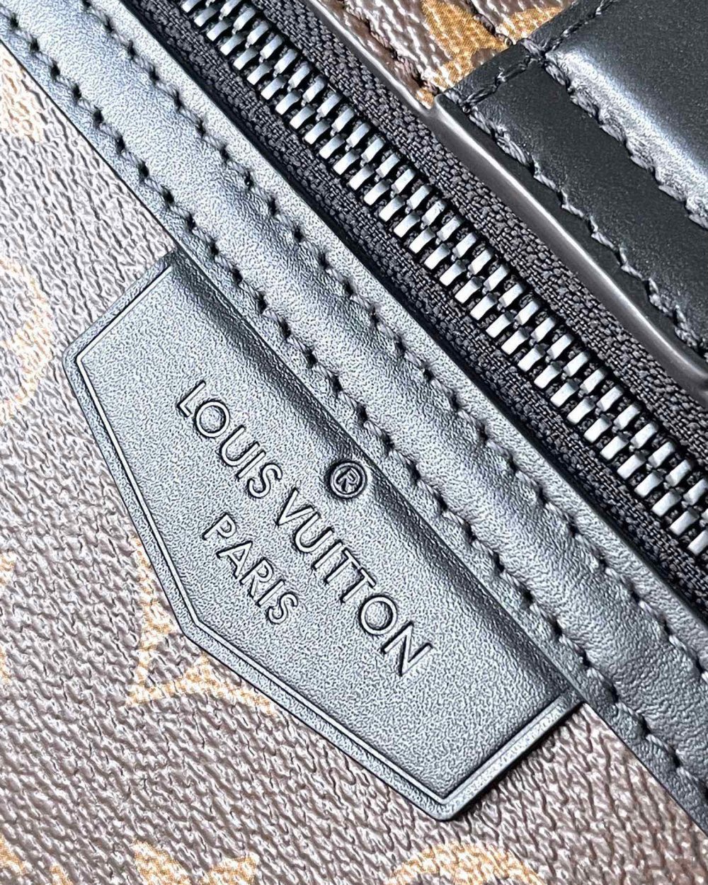 [REP 1:1] Louis Vuitton S Cape Messenger Monogram Eclipse Unique Bag For Unisex M46794 3 - 28cm