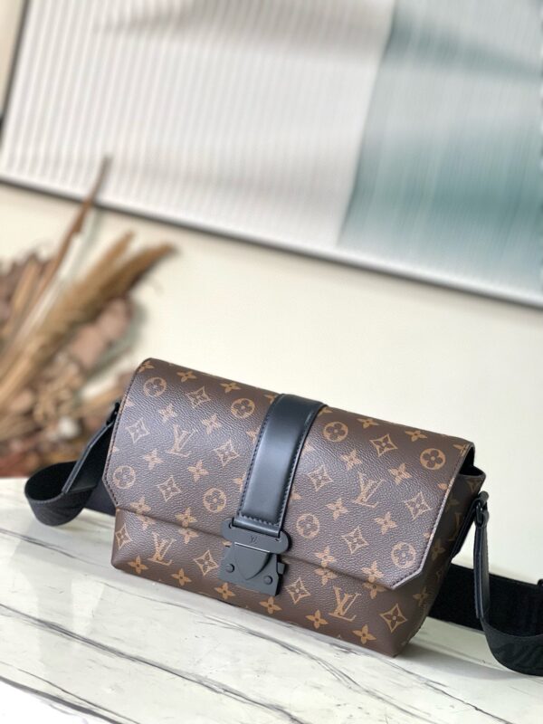 [REP 1:1] Louis Vuitton S Cape Messenger Monogram Eclipse Unique Bag For Unisex M46794 3 - 28cm