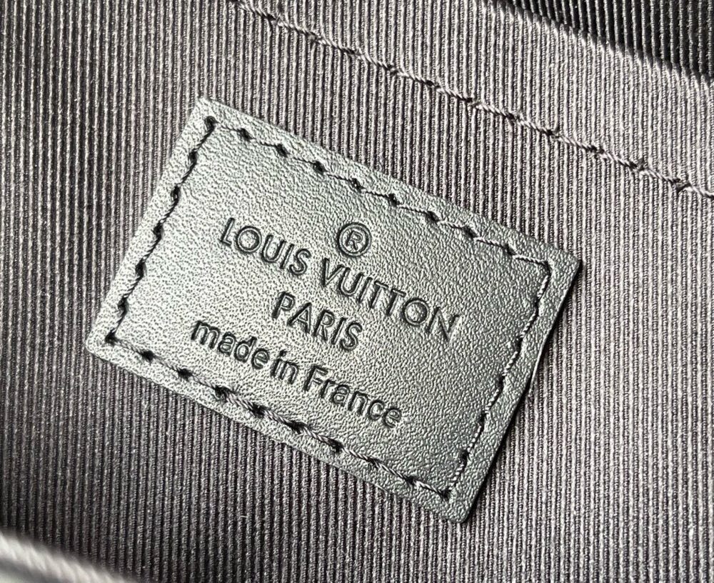 [REP 1:1] Louis Vuitton S Cape Messenger Monogram Eclipse Unique Bag For Women M46794 2 - 28cm