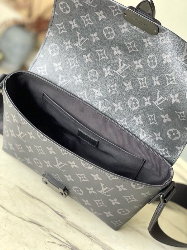 [REP 1:1] Louis Vuitton S Cape Messenger Monogram Eclipse Unique Bag For Women M46794 2 - 28cm