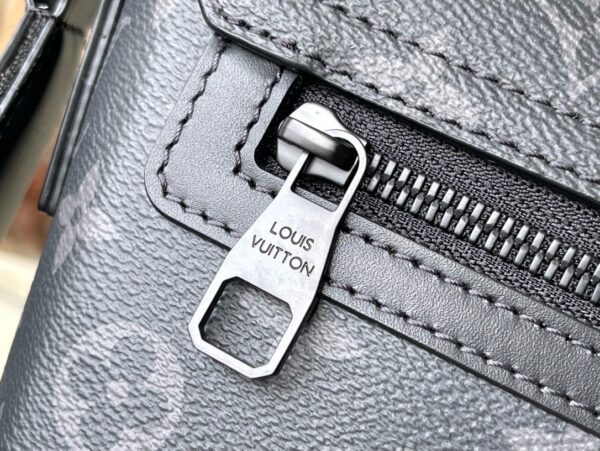 [REP 1:1] Louis Vuitton S Cape Messenger Monogram Eclipse Unique Bag For Women M46794 2 - 28cm