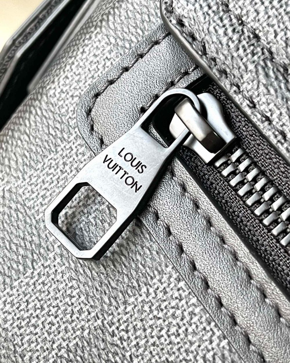 [REP 1:1] Louis Vuitton S Cape Messenger Monogram Eclipse Unique Bag For Women M46794 - 28cm