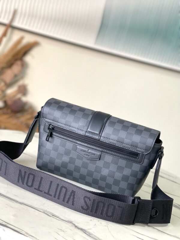 [REP 1:1] Louis Vuitton S Cape Messenger Monogram Eclipse Unique Bag For Women M46794 - 28cm