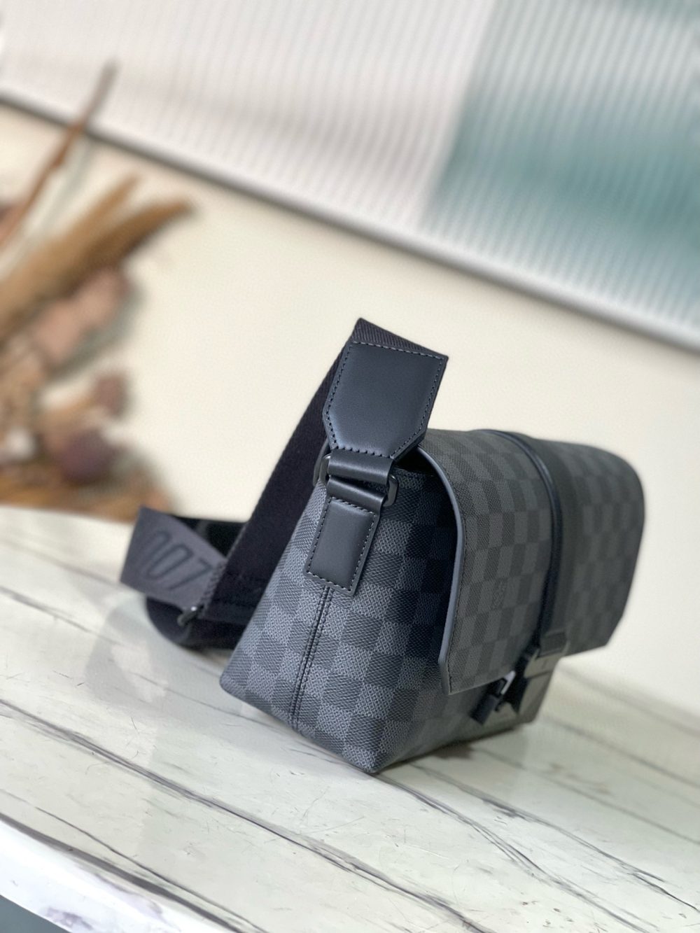 [REP 1:1] Louis Vuitton S Cape Messenger Monogram Eclipse Unique Bag For Women M46794 - 28cm - Image 3
