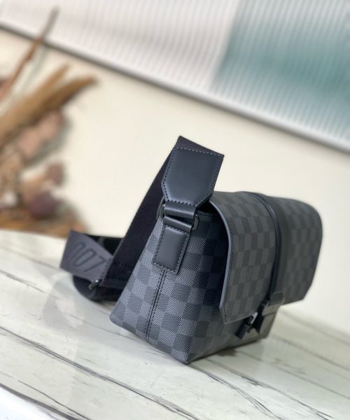 [REP 1:1] Louis Vuitton S Cape Messenger Monogram Eclipse Unique Bag For Women M46794 - 28cm