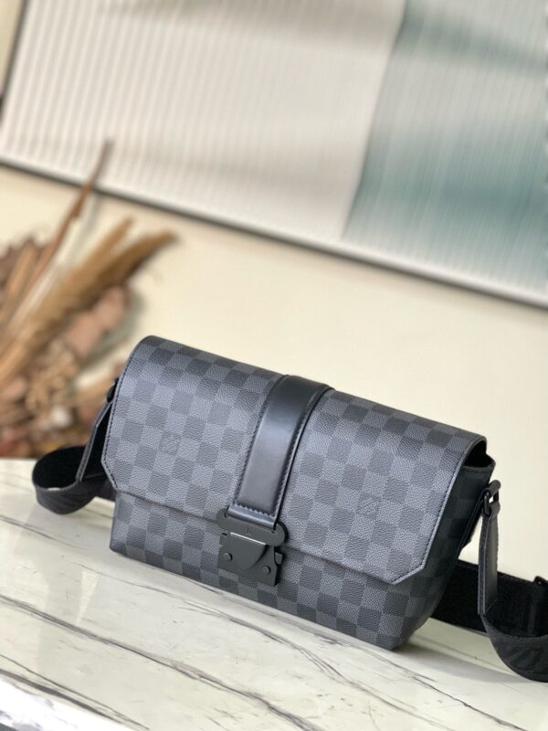 [REP 1:1] Louis Vuitton S Cape Messenger Monogram Eclipse Unique Bag For Women M46794 - 28cm