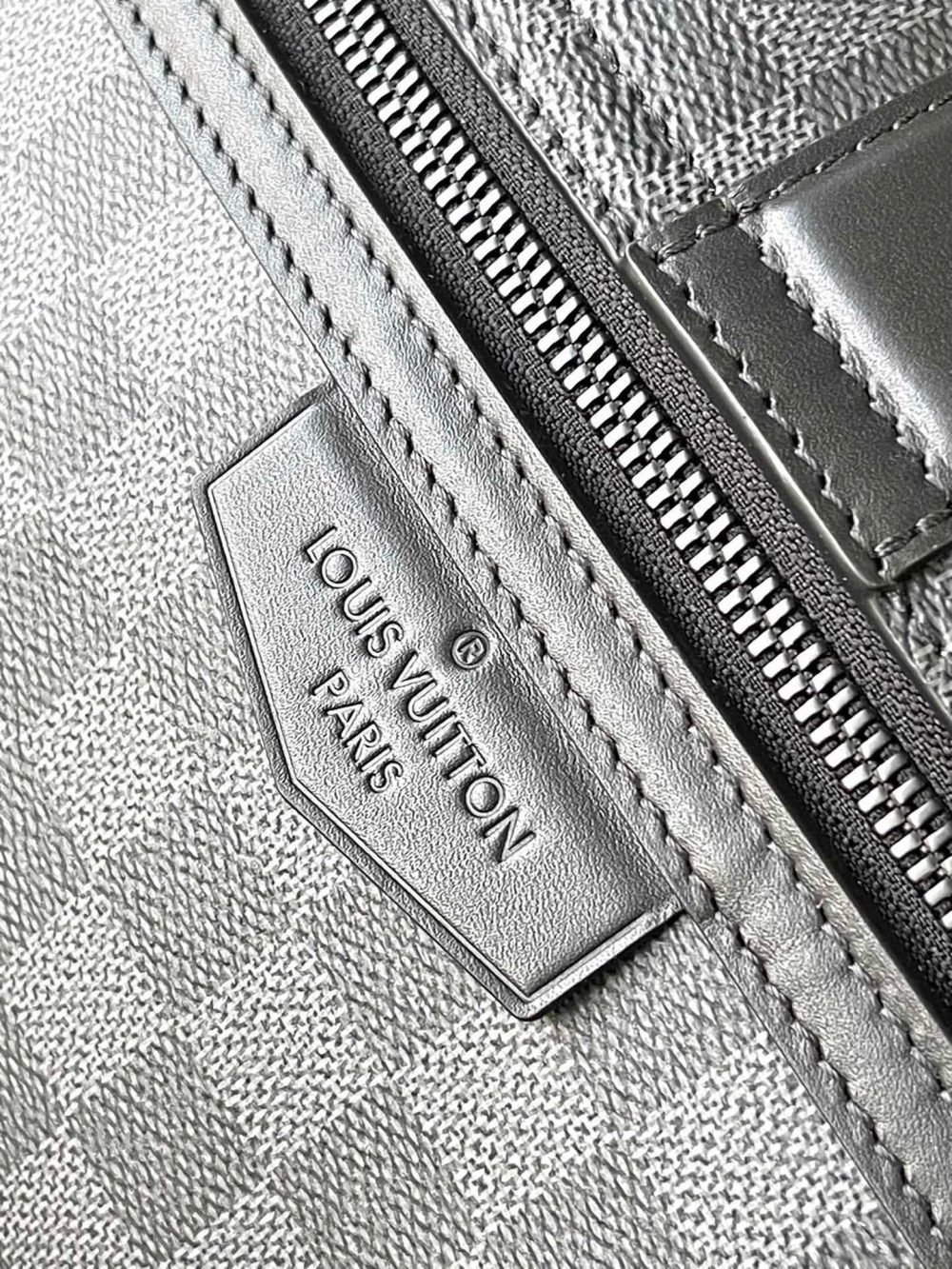 [REP 1:1] Louis Vuitton S Cape Messenger Monogram Eclipse Unique Bag For Women M46794 - 28cm - Image 7