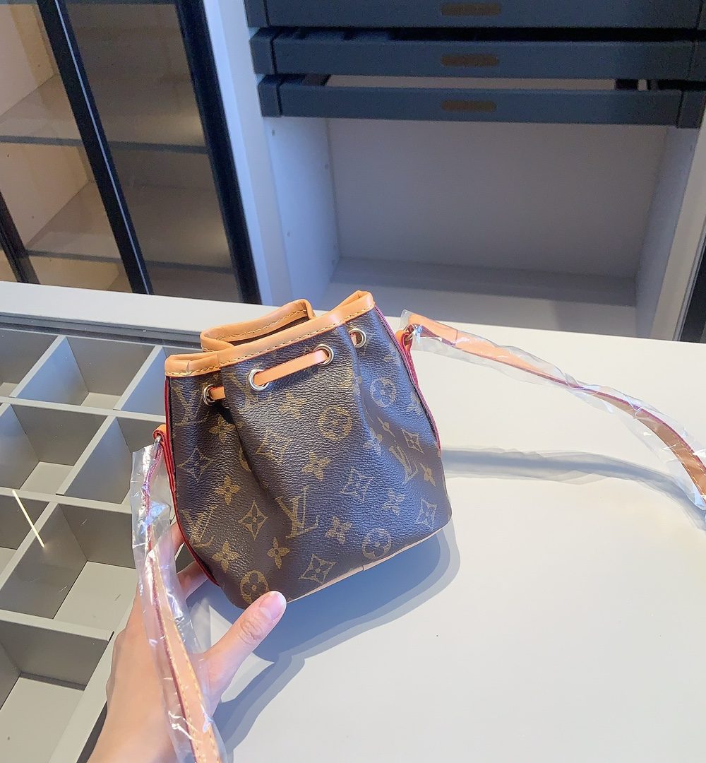 MN-LV020 - Louis Vuitton Mini Bag
