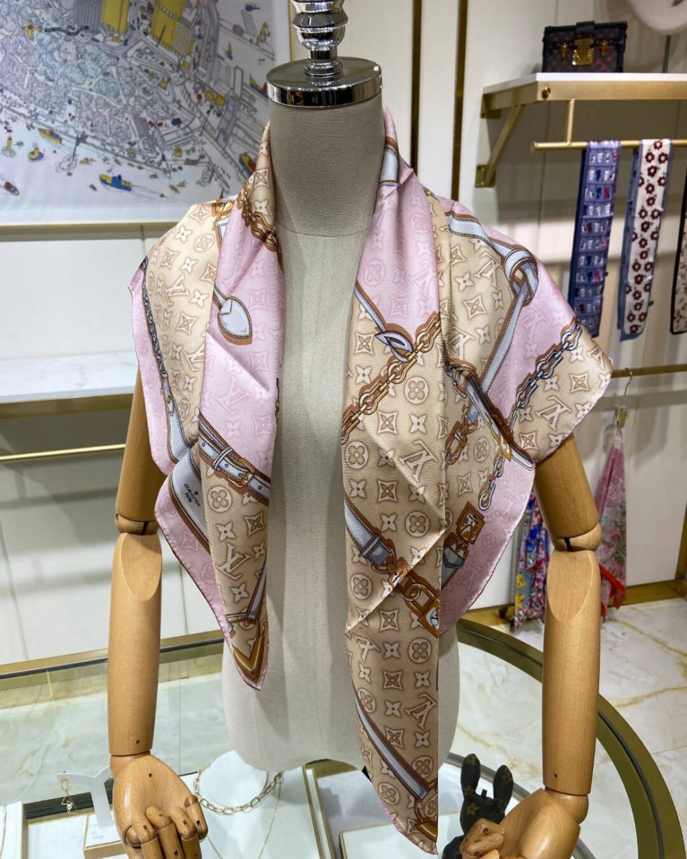 570784 Louis Vuitton Square 90 Silk Scarves
