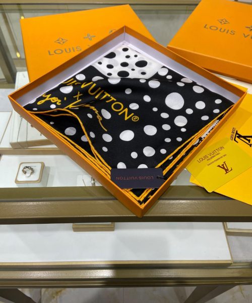 570794 Louis Vuitton Square 90 Silk Scarves