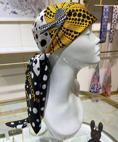 570794 Louis Vuitton Square 90 Silk Scarves