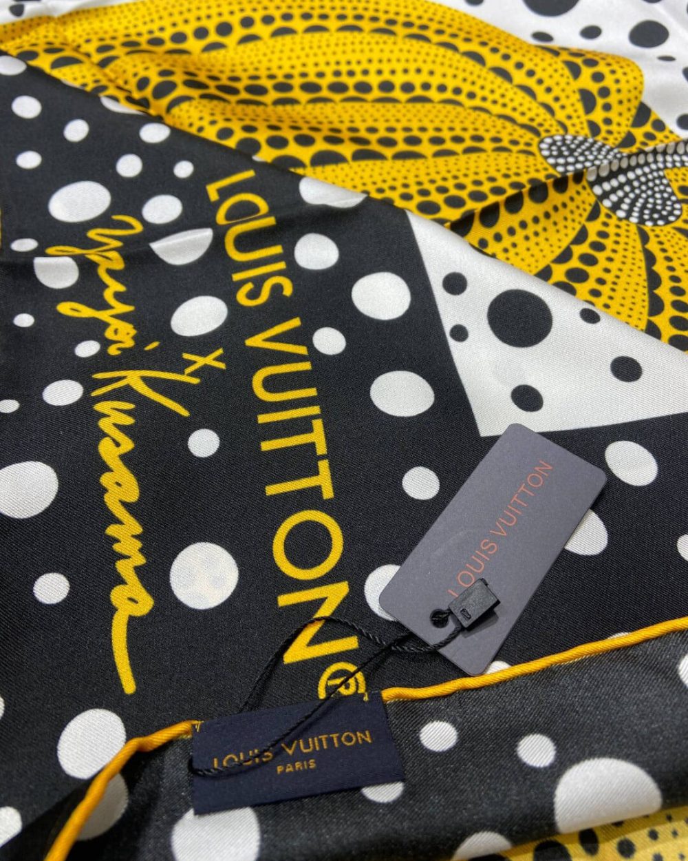 570794 Louis Vuitton Square 90 Silk Scarves
