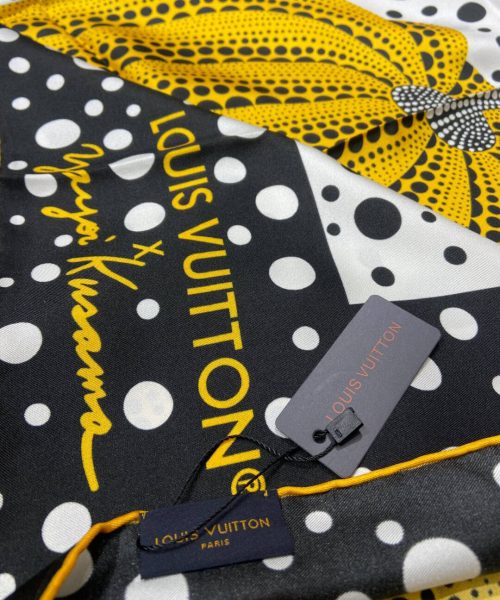 570794 Louis Vuitton Square 90 Silk Scarves