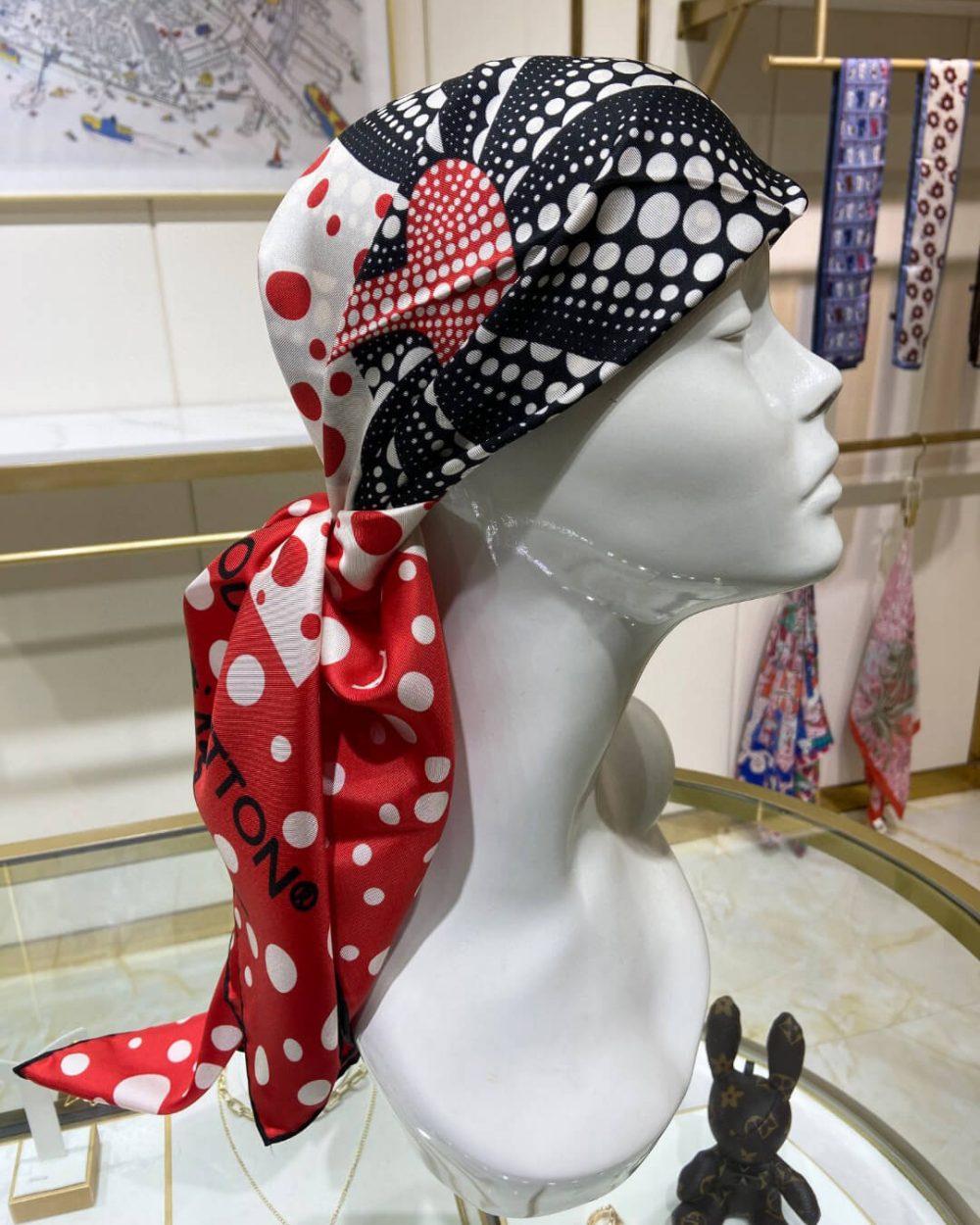 570795 Louis Vuitton Square 90 Silk Scarves