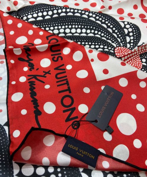 570795 Louis Vuitton Square 90 Silk Scarves