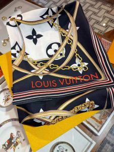 M76649 Ultimate Monogram Square