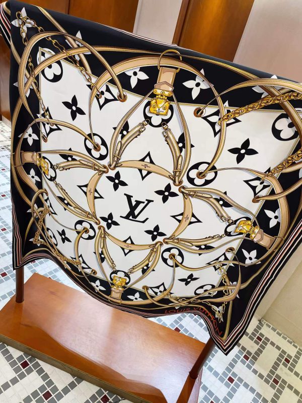 M76649 Ultimate Monogram Square - Image 4