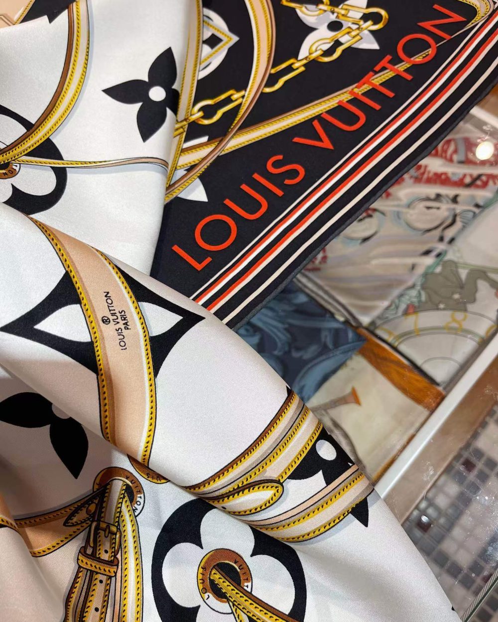 M76649 Ultimate Monogram Square