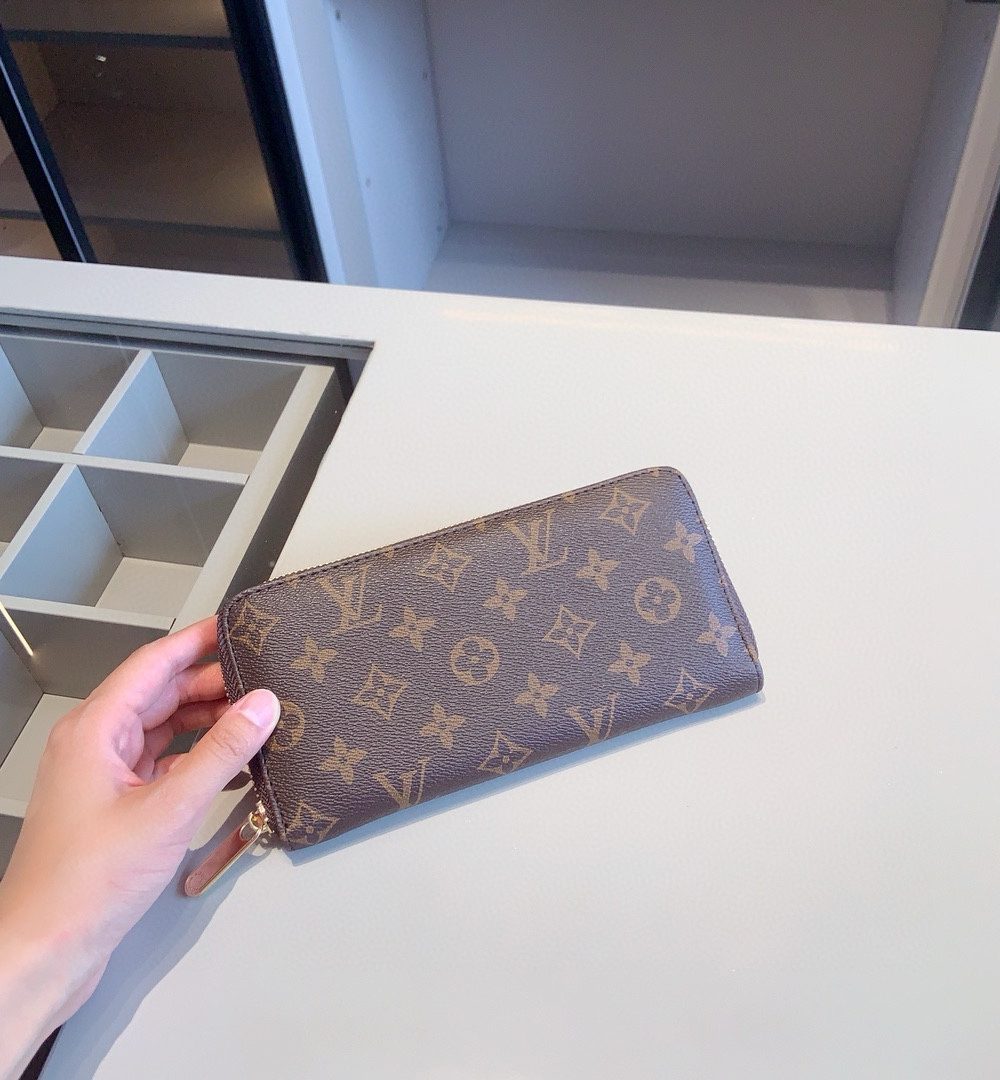 Louis Vuitton Wallet - WL001