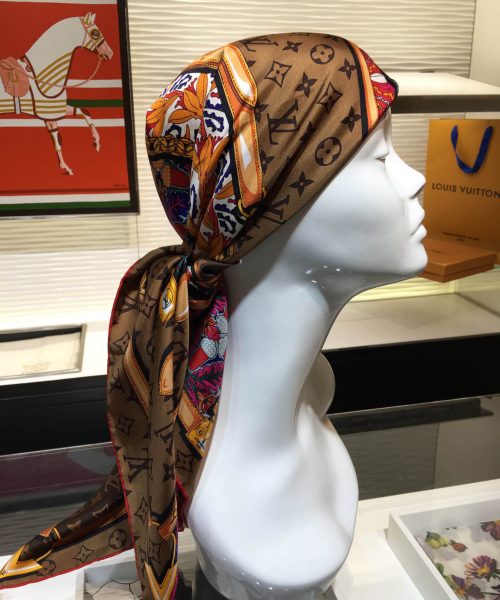 570771 Louis Vuitton Square 90 Silk Scarves