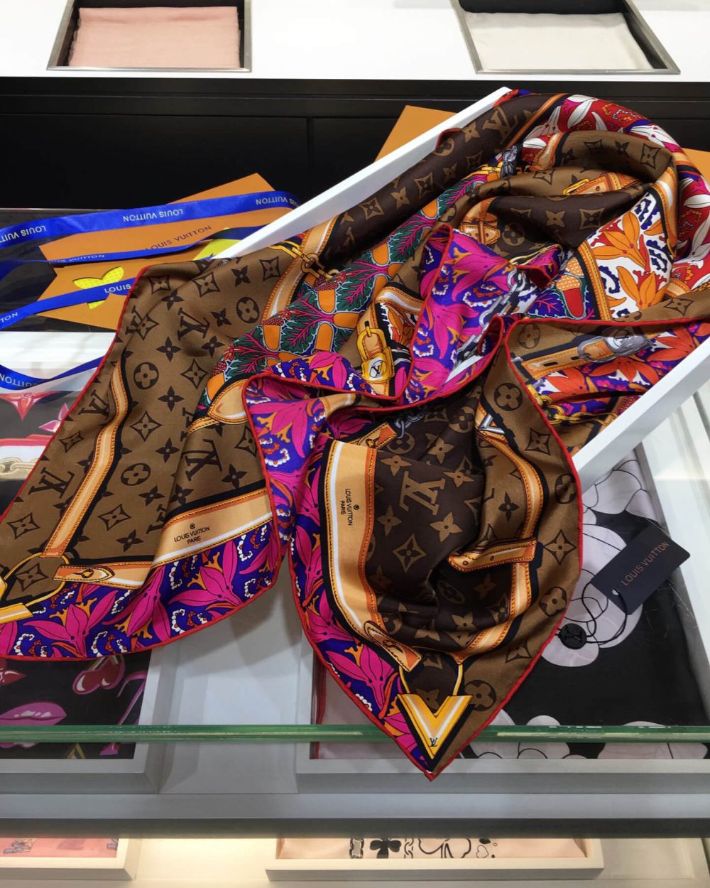 570771 Louis Vuitton Square 90 Silk Scarves