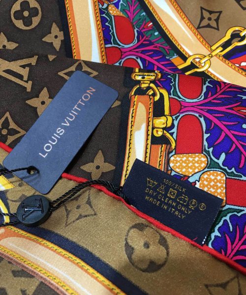 570771 Louis Vuitton Square 90 Silk Scarves