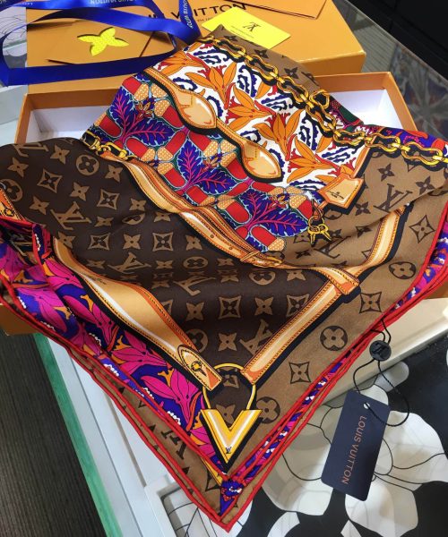 570771 Louis Vuitton Square 90 Silk Scarves