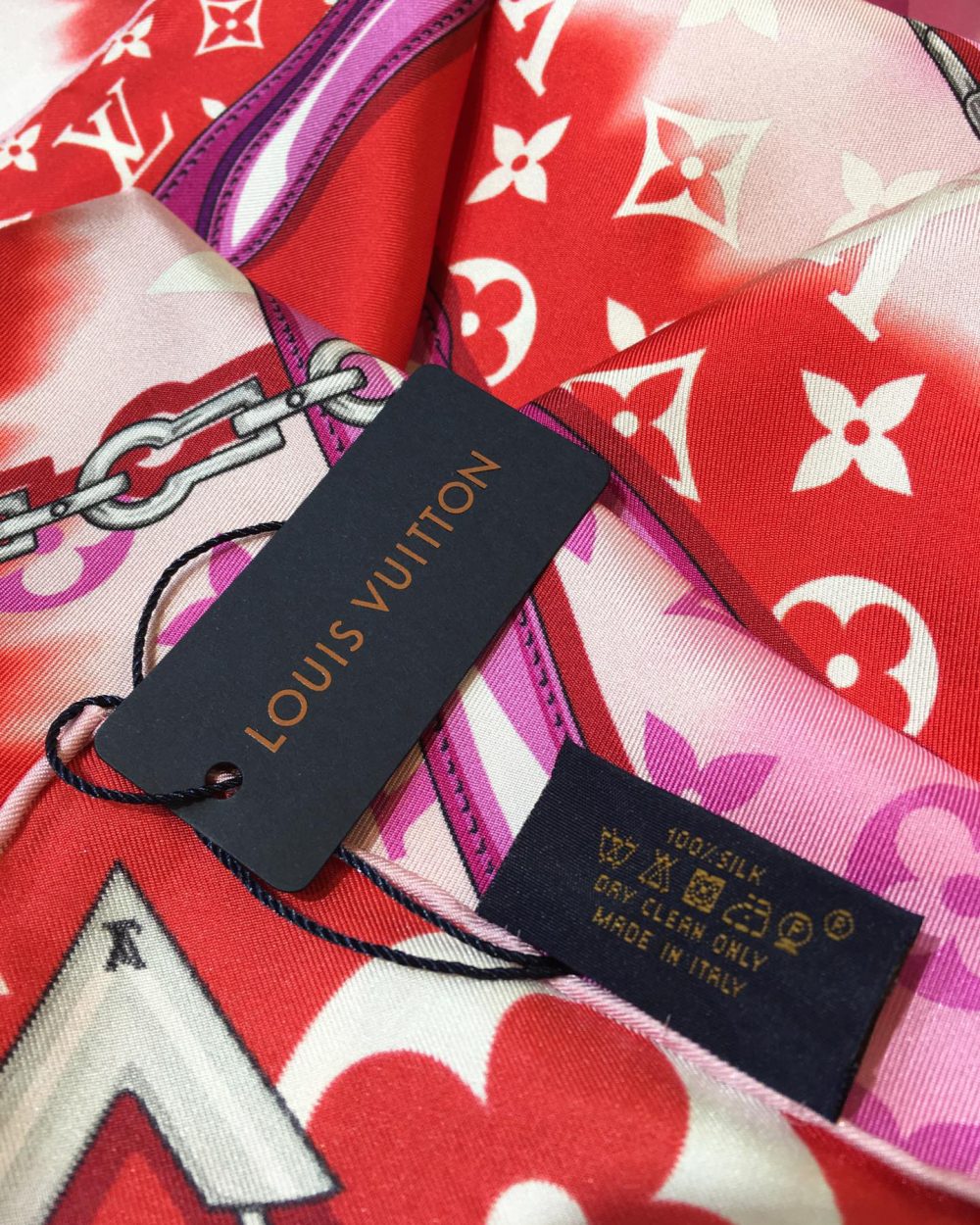 M76132 LV Escale Confidential Square