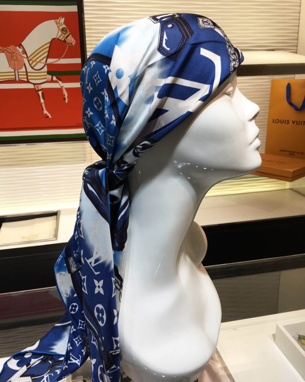 M76131 LV Escale Confidential Square