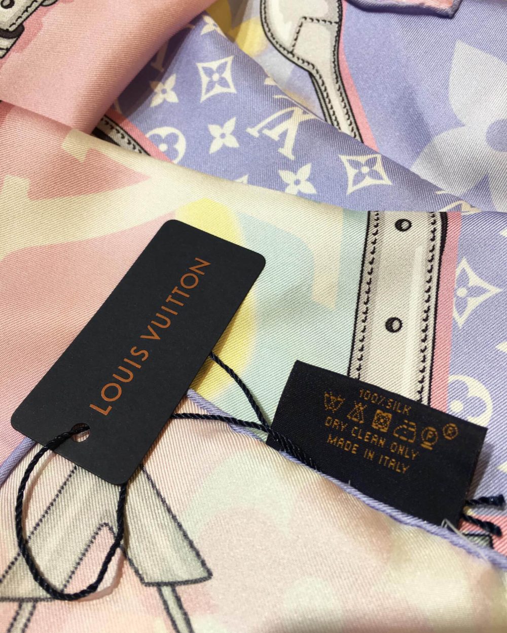 570828 Louis Vuitton Square 90 Silk Scarves