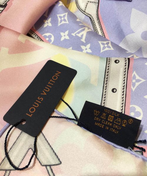 570828 Louis Vuitton Square 90 Silk Scarves