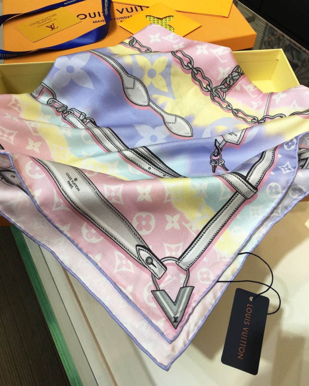 570828 Louis Vuitton Square 90 Silk Scarves