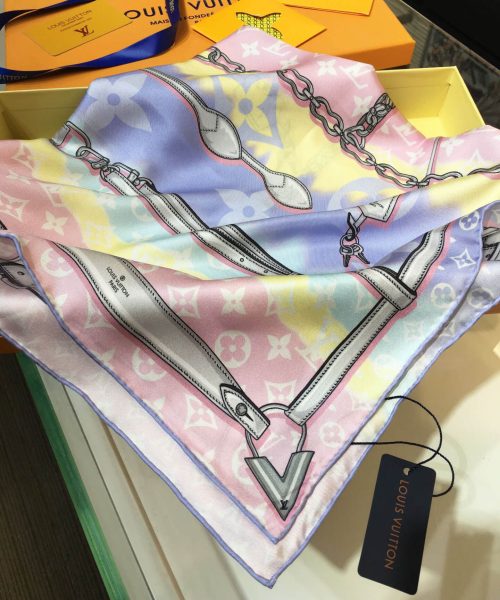 570828 Louis Vuitton Square 90 Silk Scarves