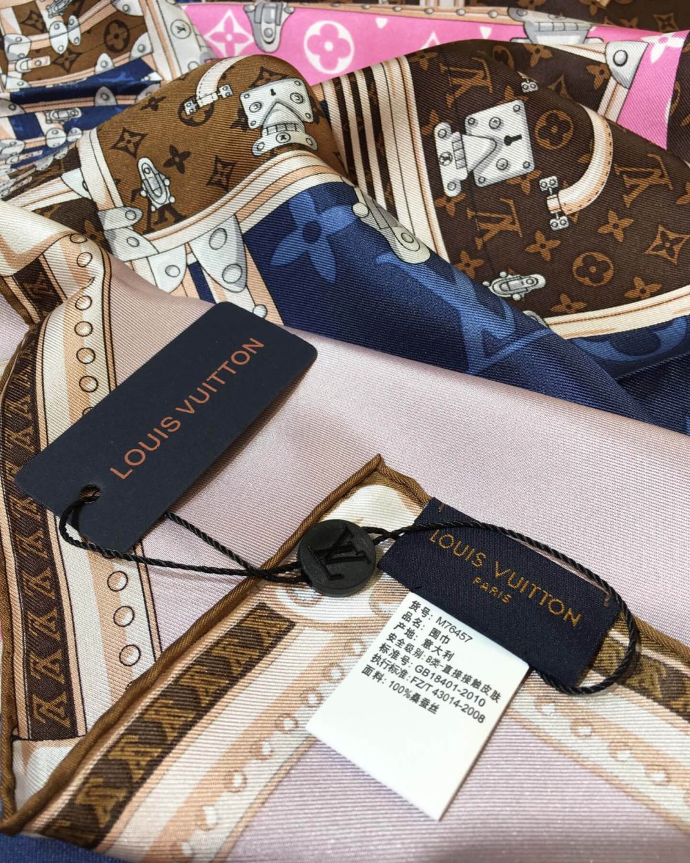 570829 Louis Vuitton Square 90 Silk Scarves