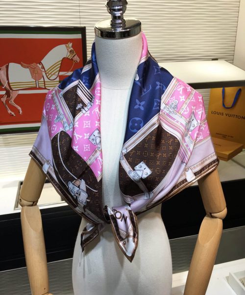 570829 Louis Vuitton Square 90 Silk Scarves