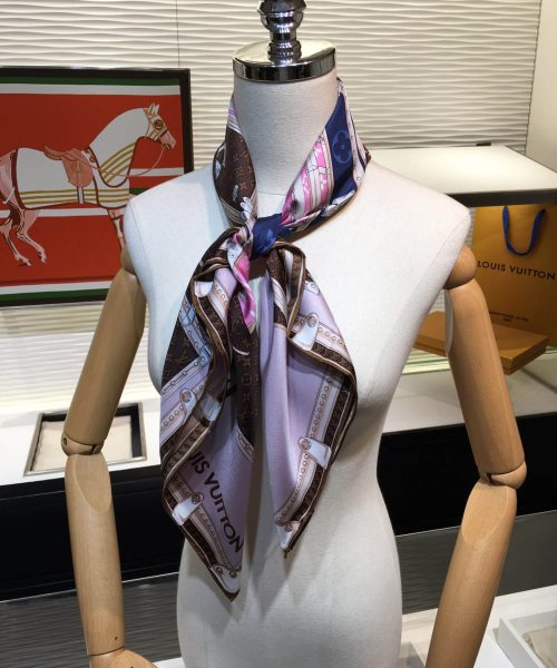570829 Louis Vuitton Square 90 Silk Scarves