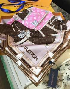 570829 Louis Vuitton Square 90 Silk Scarves