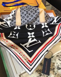 570756 Louis Vuitton Square 90 Silk Scarves