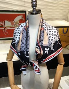570756 Louis Vuitton Square 90 Silk Scarves