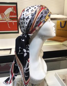 570756 Louis Vuitton Square 90 Silk Scarves