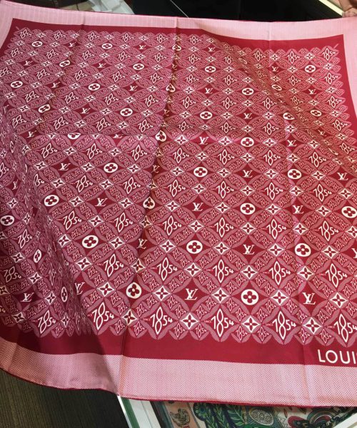 570825 Louis Vuitton Square 90 Silk Scarves