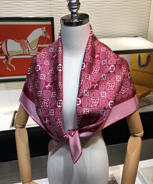 570825 Louis Vuitton Square 90 Silk Scarves