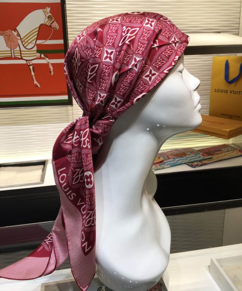 570825 Louis Vuitton Square 90 Silk Scarves