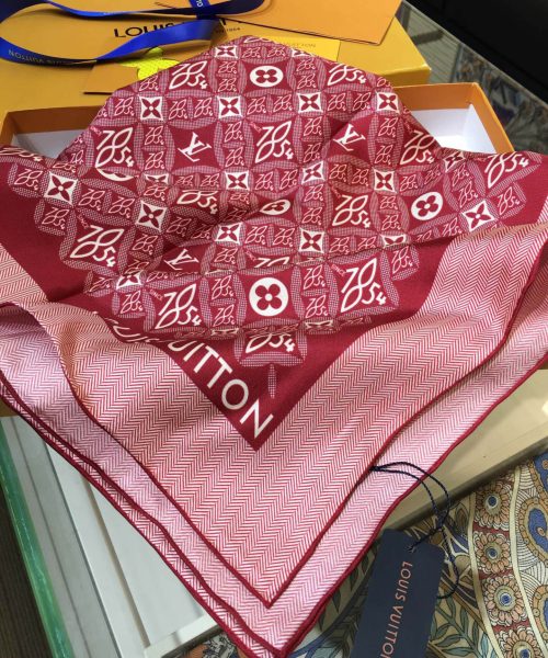 570825 Louis Vuitton Square 90 Silk Scarves