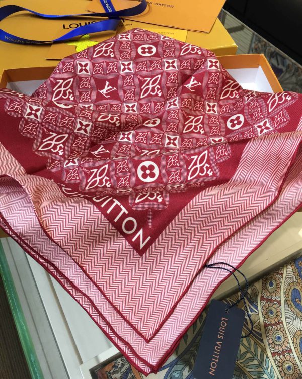 570825 Louis Vuitton Square 90 Silk Scarves - Image 7